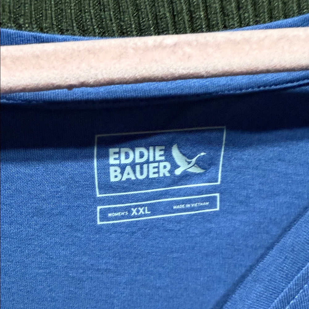 Eddie Bauer woman’s vneck xxl plus Short Sleeve Blue Tee - Picture 3 of 4